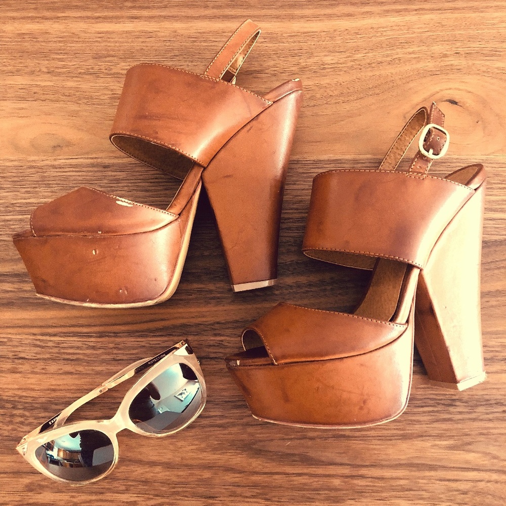 Retro Camel/Tan Steve Madden Wedges